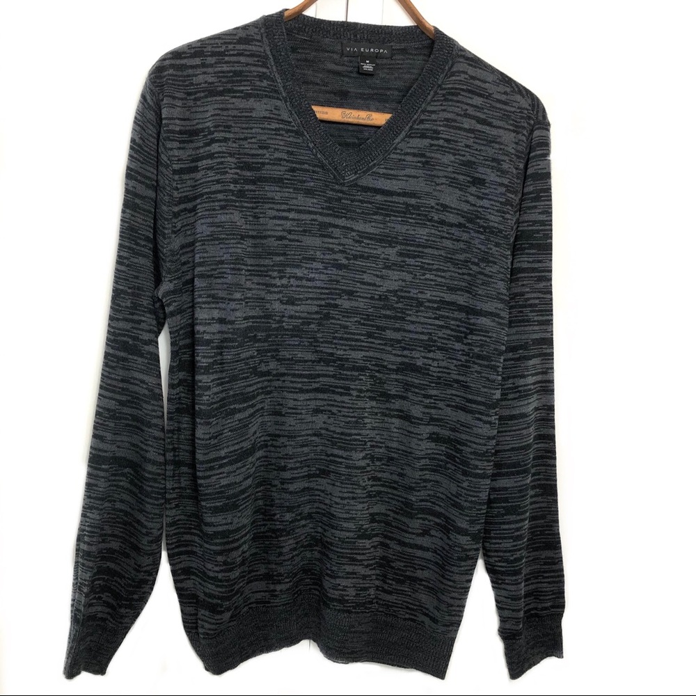 Gray & black Light weight pull over sweater, med